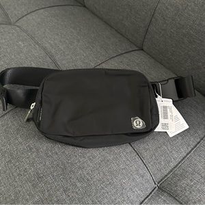 Lululemon Everywhere Belt Bag